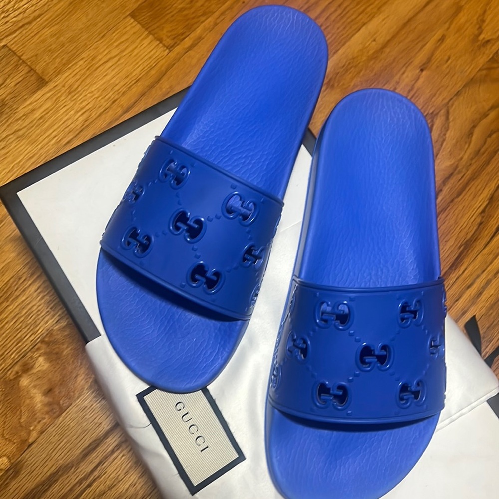 New never worn Men’s size 8, Rubber GG slides